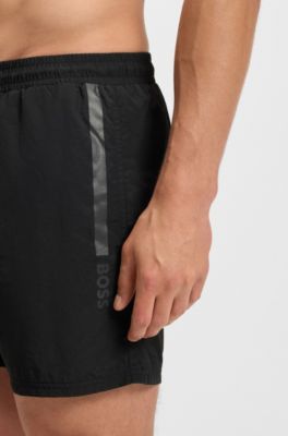 Ba&ntilde;ador con logo estampado metalizado y raya, Negro