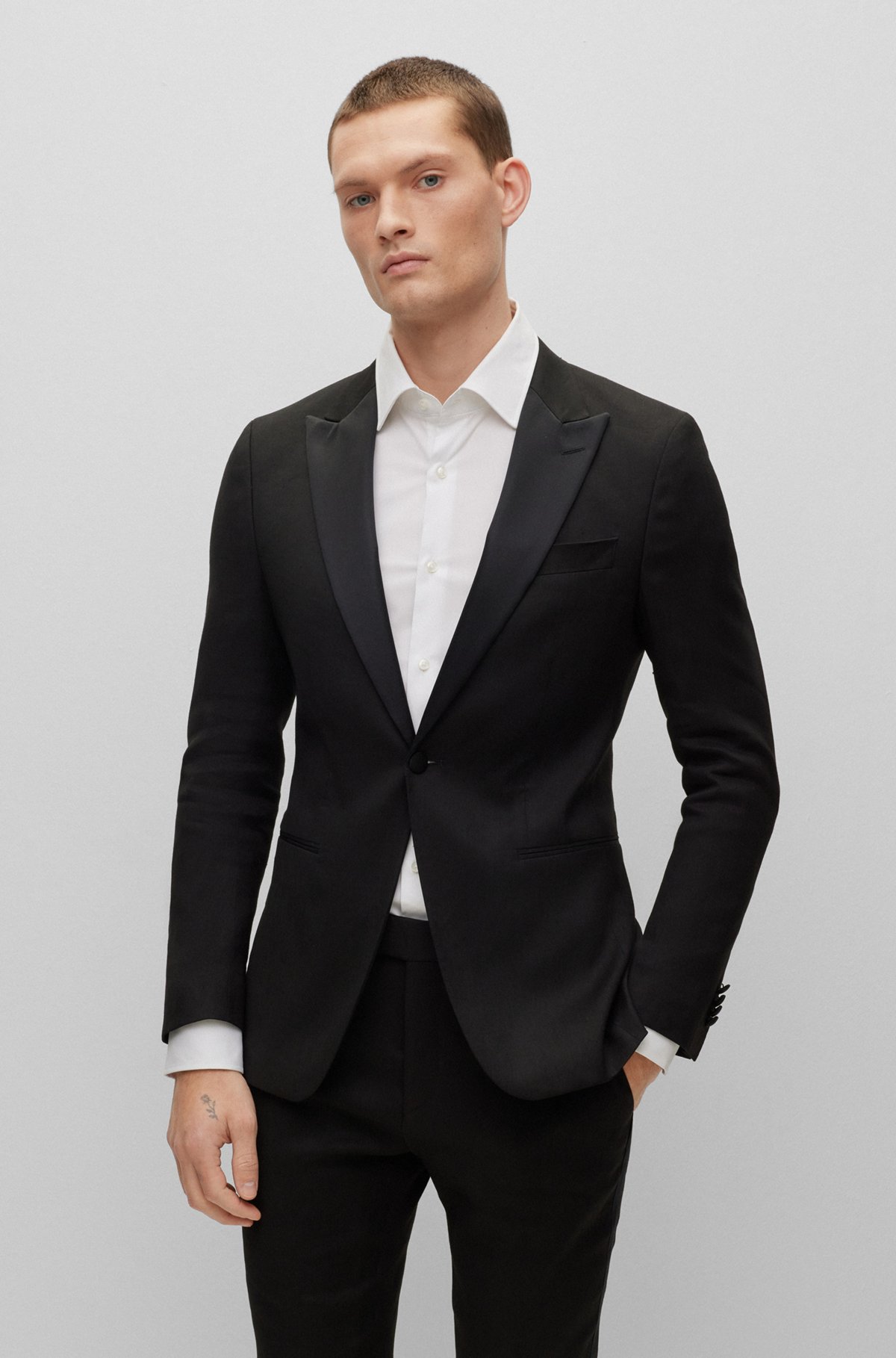 Slim-fit suit in a linen blend, Black