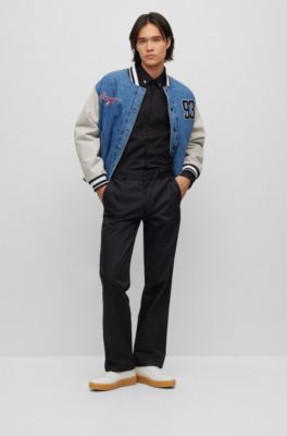 Camisa slim fit de algod&oacute;n el&aacute;stico y herrajes con logo, Negro