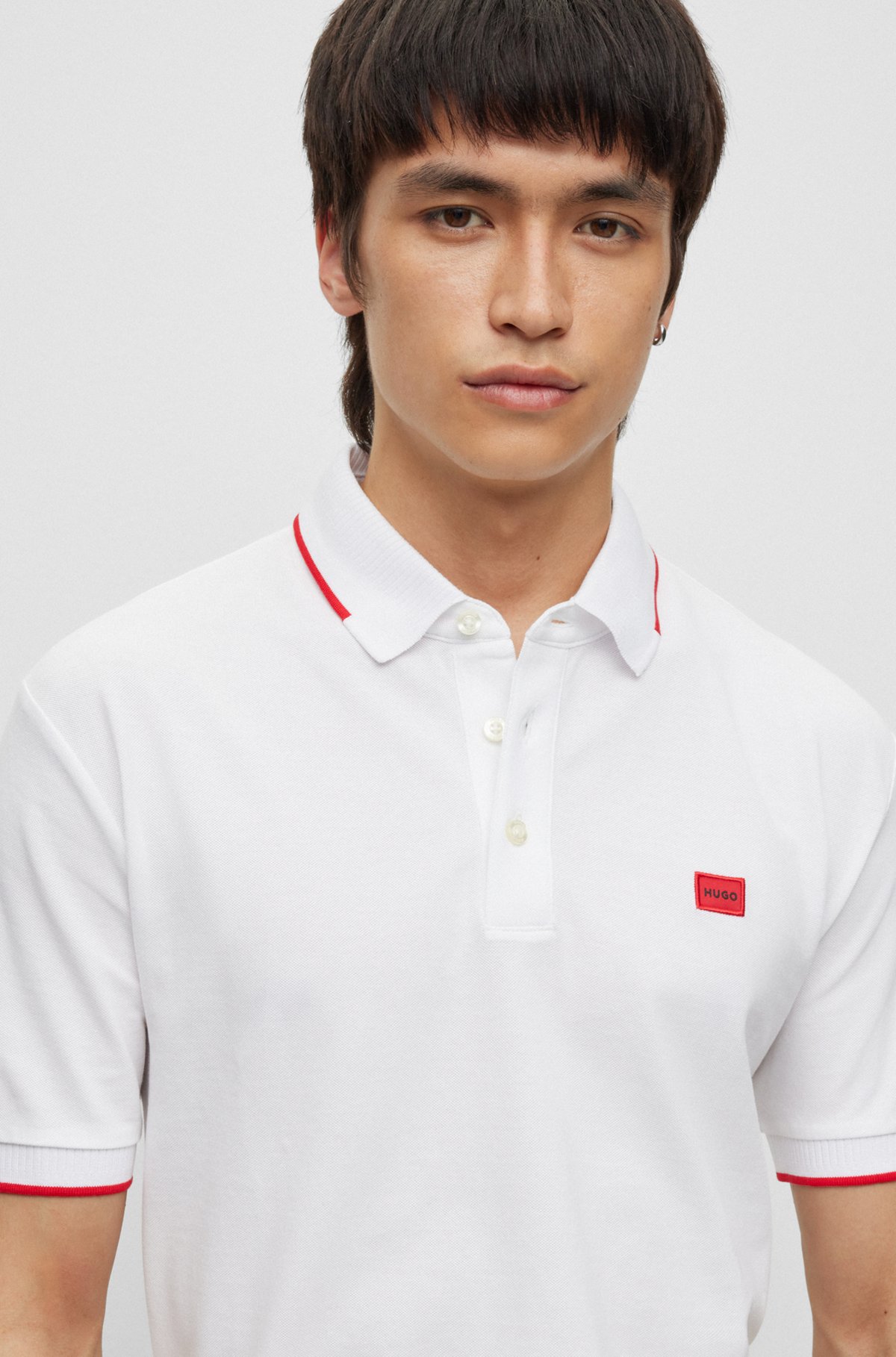 Polo Slim en piqué de coton avec étiquette logotée rouge, Blanc