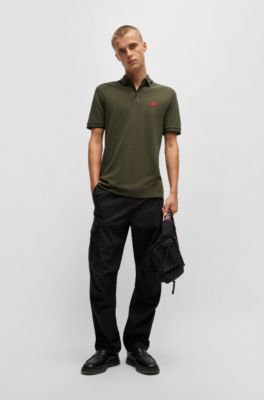 Polo slim fit con etiqueta con logo roja, Caqui