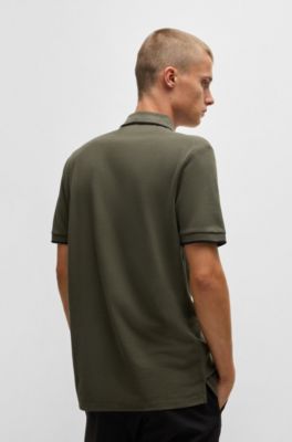 Polo slim fit con etiqueta con logo roja, Caqui