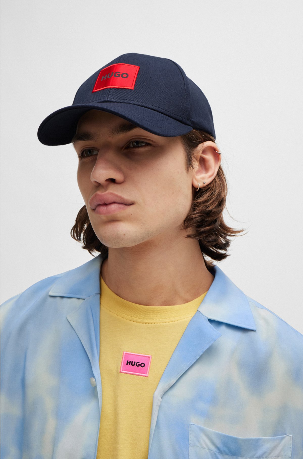 Cotton-twill red cap logo label - HUGO with