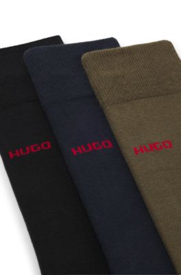 Lot de trois paires de chaussettes de longueur r&eacute;guli&egrave;re avec logos, Gris