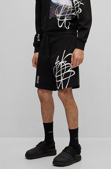Shorts relaxed fit de algodón con etiqueta de logo inspirado en los grafiti, Negro