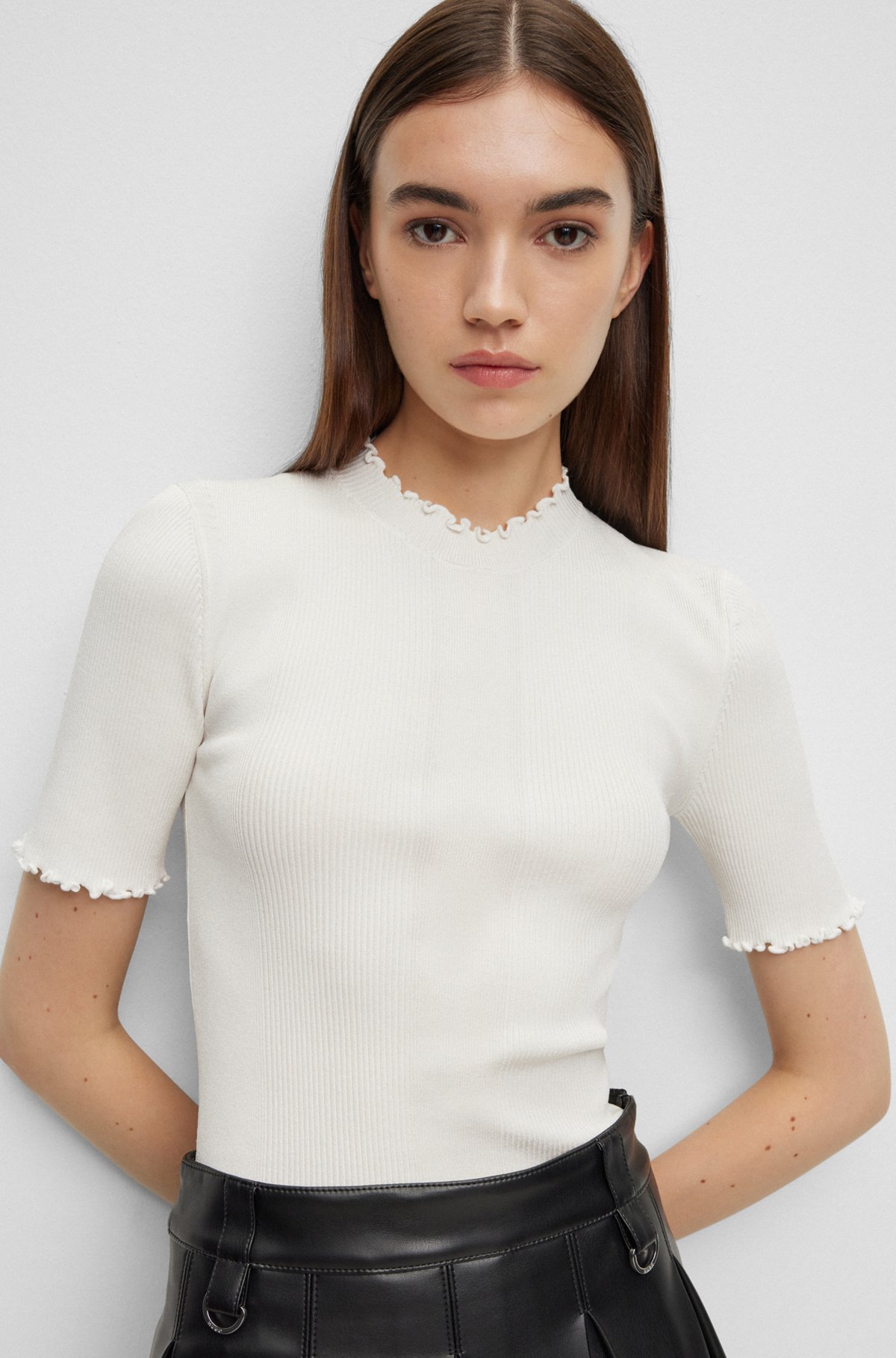 Mock-neck sweater with short sleeves and ribbed structure, White