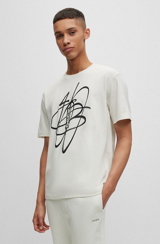 Camiseta slim fit en punto de algodón con ilustración inspirada en el grafiti, Cal