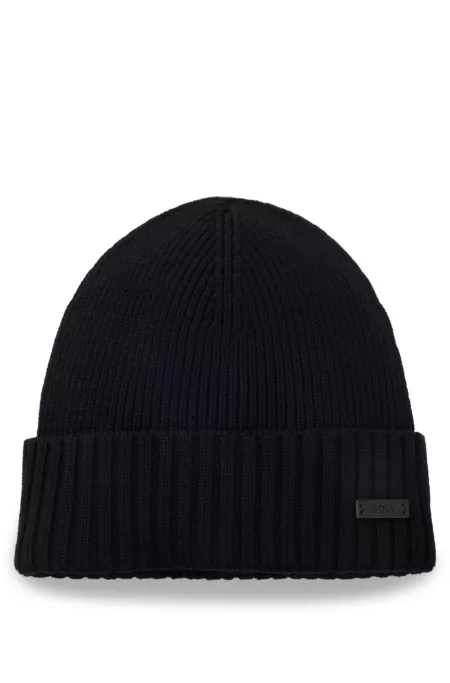 Logo-plaque beanie hat in virgin wool