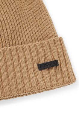 Bonnet en laine vierge avec plaque logot&eacute;e, Beige