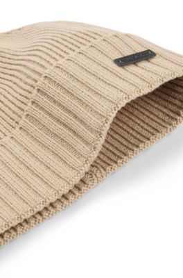 Gorro de punto en lana virgen con placa con logo, Beige claro