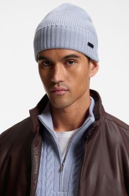 Gorro de punto de canal&eacute; en lana virgen con placa con logo, Celeste
