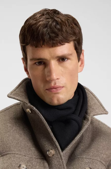 Logo-plaque scarf in virgin wool