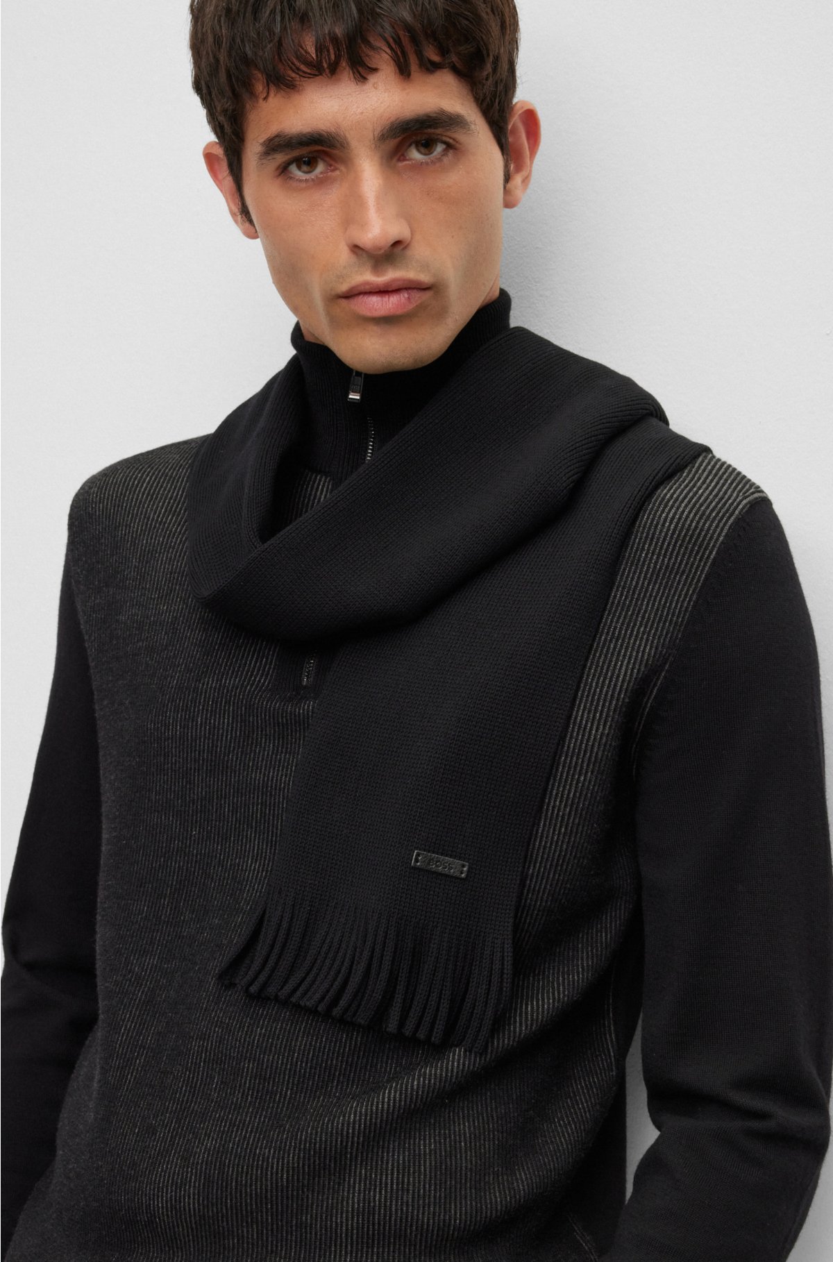 Raschel-knit scarf in virgin wool, Black