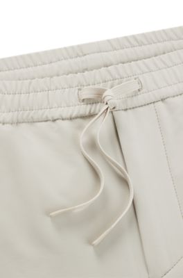 Chinos tapered fit en tejido multiel&aacute;stico de planchado f&aacute;cil, Beige claro