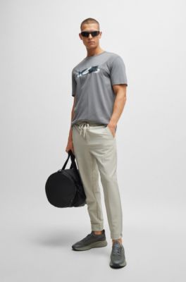 Chinos tapered fit en tejido multiel&aacute;stico de planchado f&aacute;cil, Beige claro