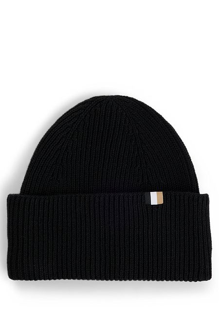 Ribbed beanie hat with signature-stripe flag, Black