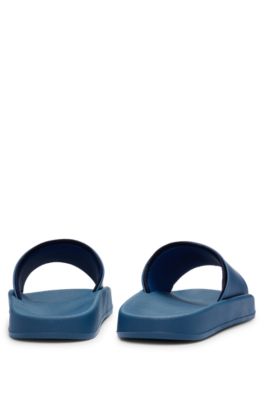 Mules &agrave; bride logot&eacute;e, Bleu