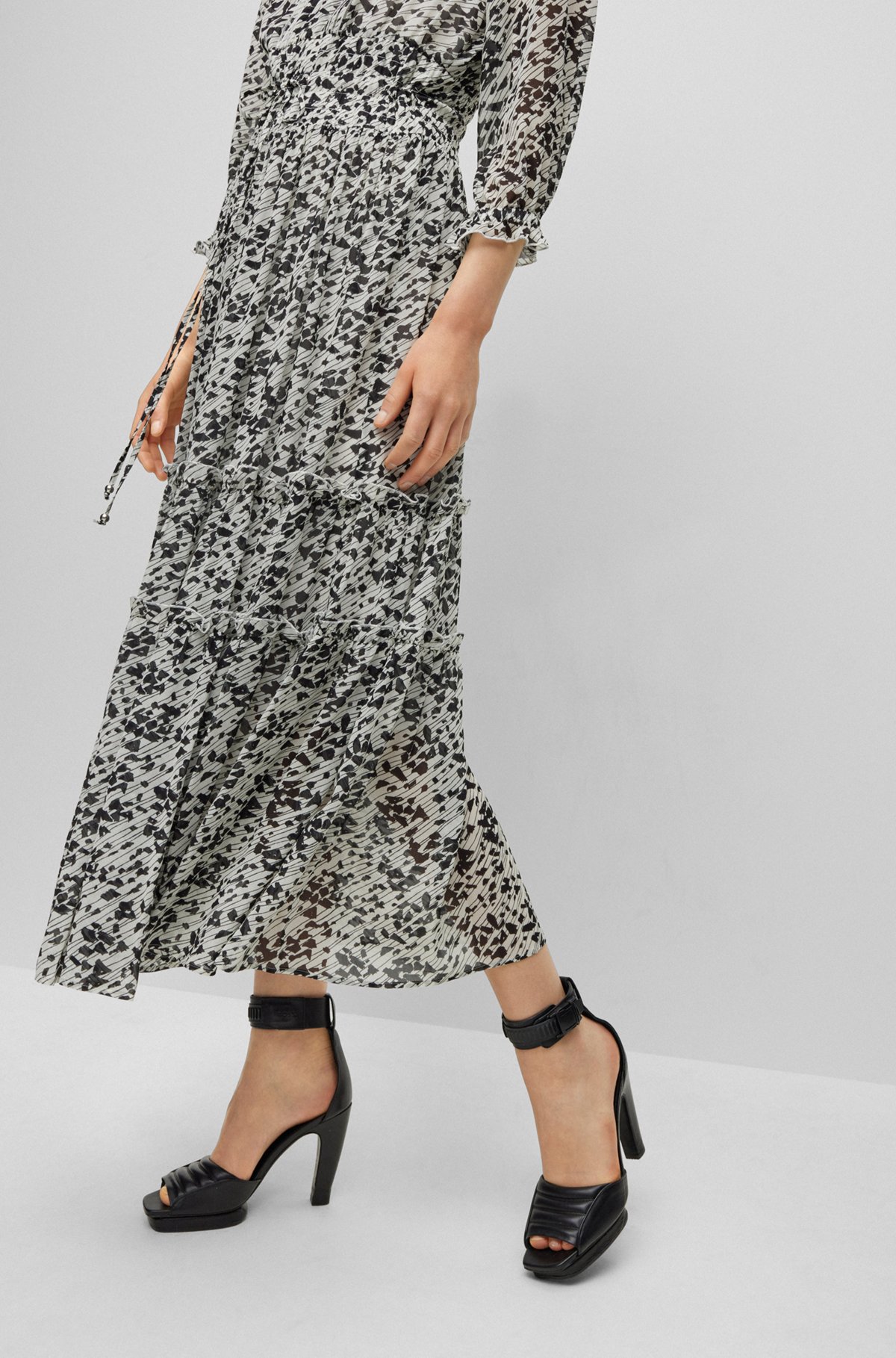 Maxi dress with seasonal print and V-neckline, Patterned