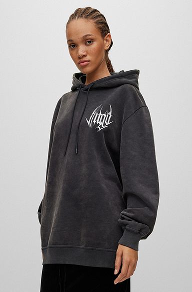 Peached-cotton relaxed-fit hoodie with seasonal artwork, Black