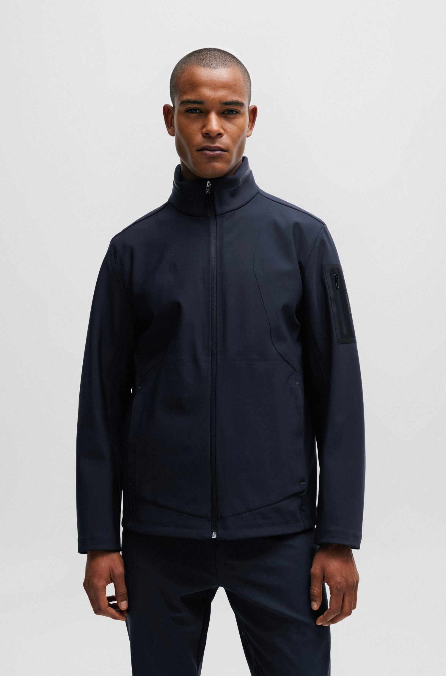 Water-repellent softshell jacket with branded sleeve pocket