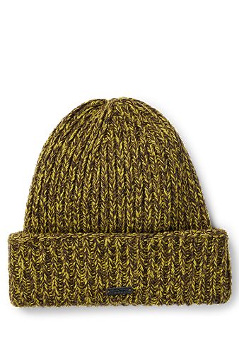 Chunky-knit beanie hat with faux-leather logo plaque, Light Green