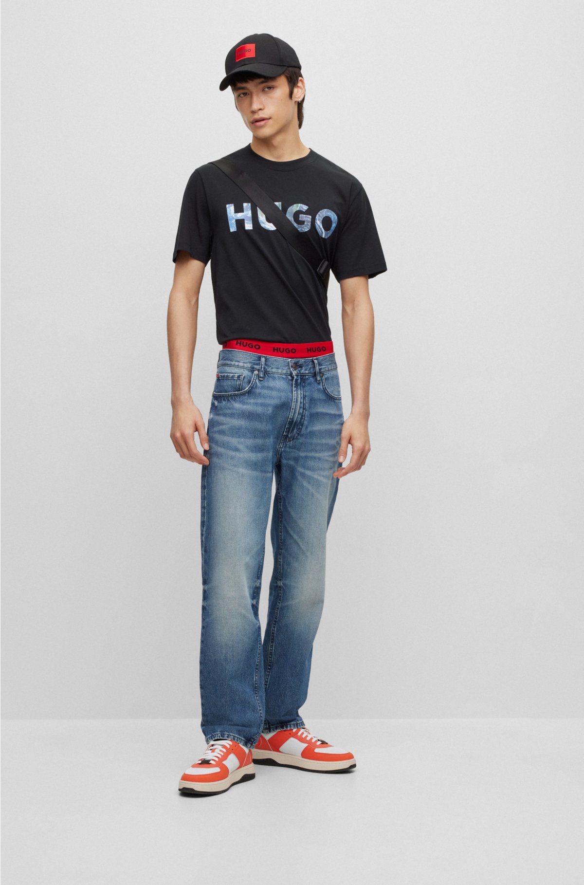 and T-shirt Cotton-jersey slogan logo HUGO with -