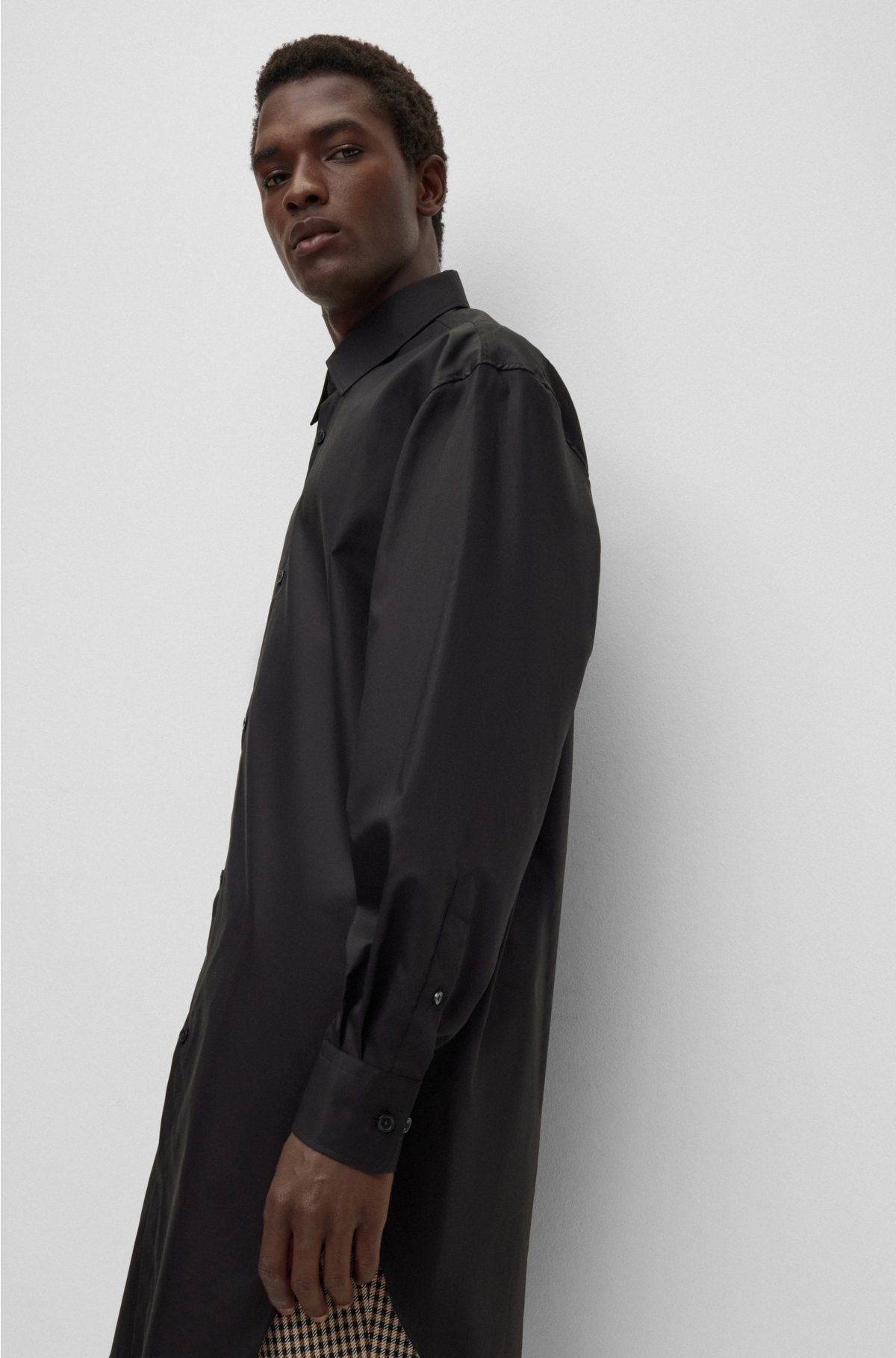 Longline regular-fit shirt in easy-iron cotton poplin, Black