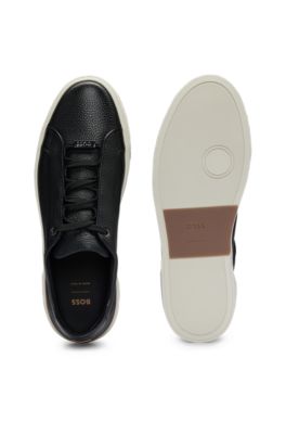 Deportivas Gary de piel granulada con logo en la trabilla de los cordones, Negro