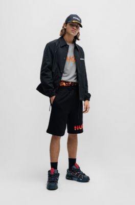 Camiseta de punto de algod&oacute;n con logo con llamas en relieve, Gris