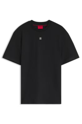 Camiseta en algod&oacute;n interlock con insignia met&aacute;lica con logo apilado, Negro