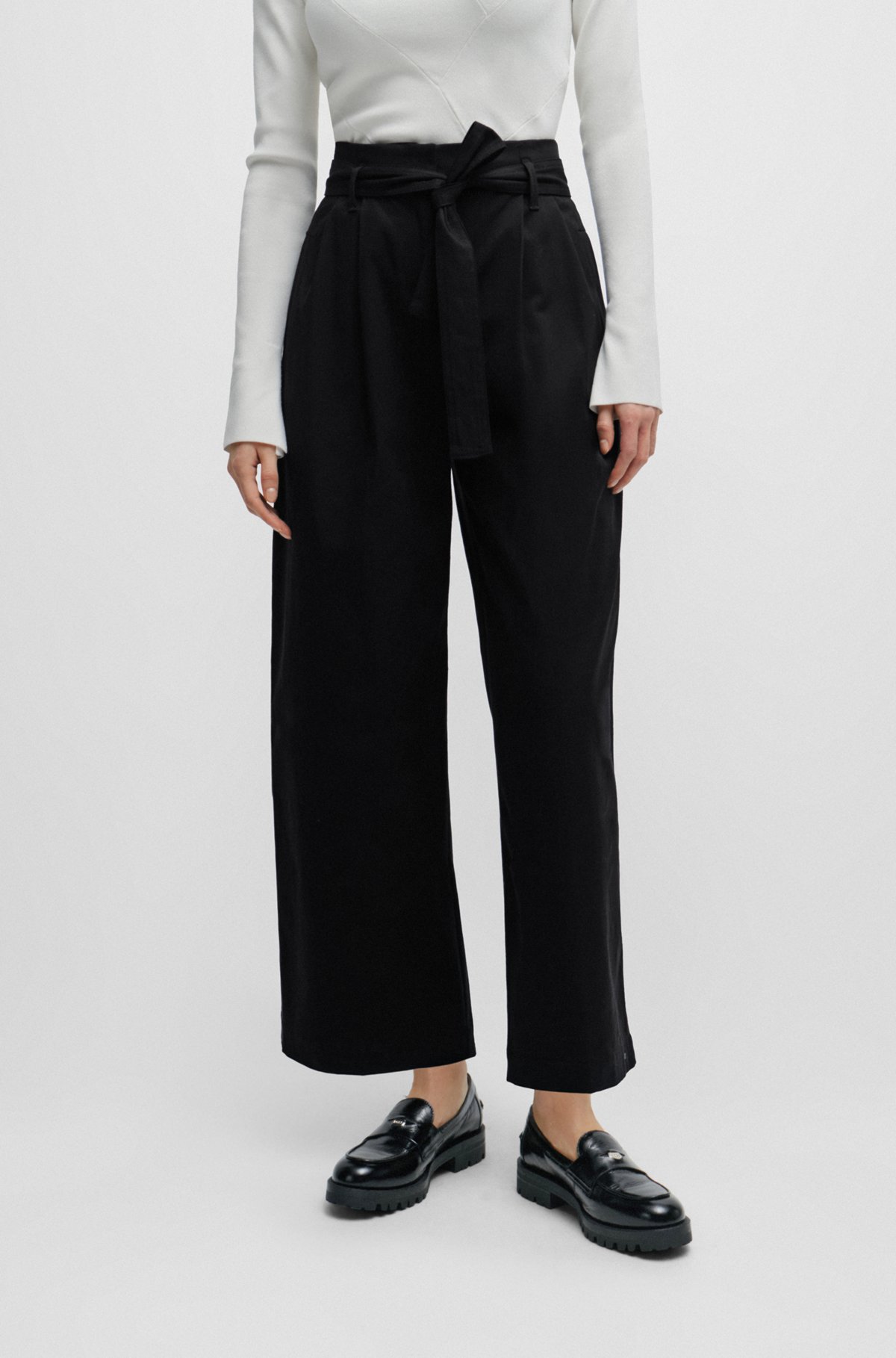 Pantalon large fuselé avec ceinture en tissu, Noir