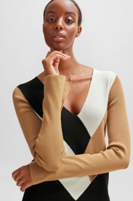 Long-sleeved knitted dress with ribbed structure and V neckline, Patterned