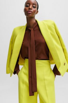 Blusa relaxed fit de seda lavada con lazo en el cuello, Marr&oacute;n