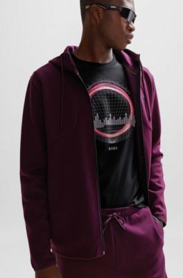 Camiseta regular fit de algod&oacute;n el&aacute;stico con ilustraci&oacute;n de temporada, Negro