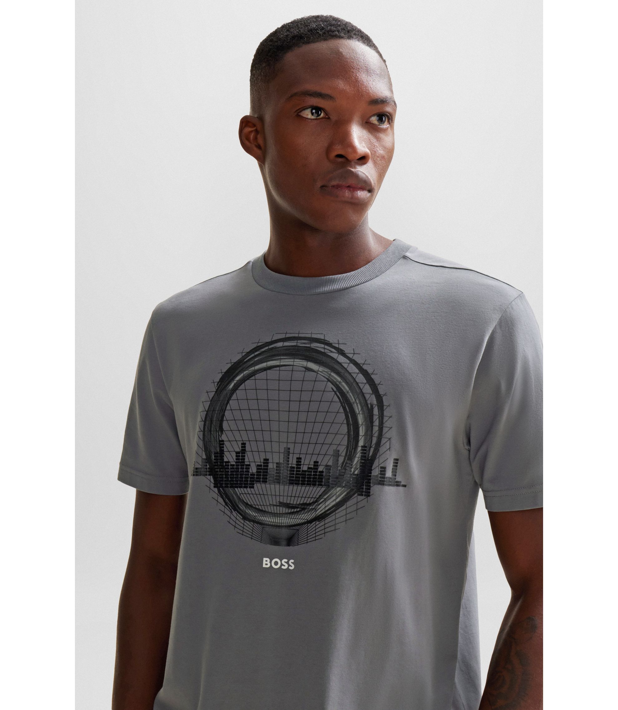 hbna50506372_036_340?wid=1980&