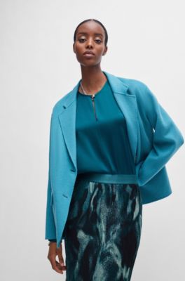 Blusa relaxed fit en seda el&aacute;stica con cierre de ojo de cerradura, Cal