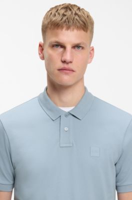 Polo slim fit de algod&oacute;n el&aacute;stico con parche de logo, Celeste