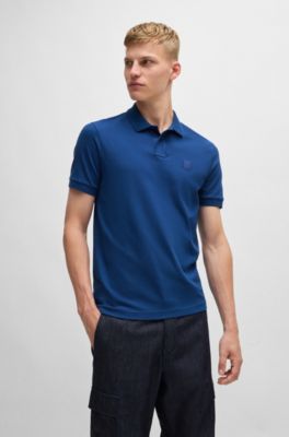 Polo slim fit de algod&oacute;n el&aacute;stico con parche de logo, Celeste