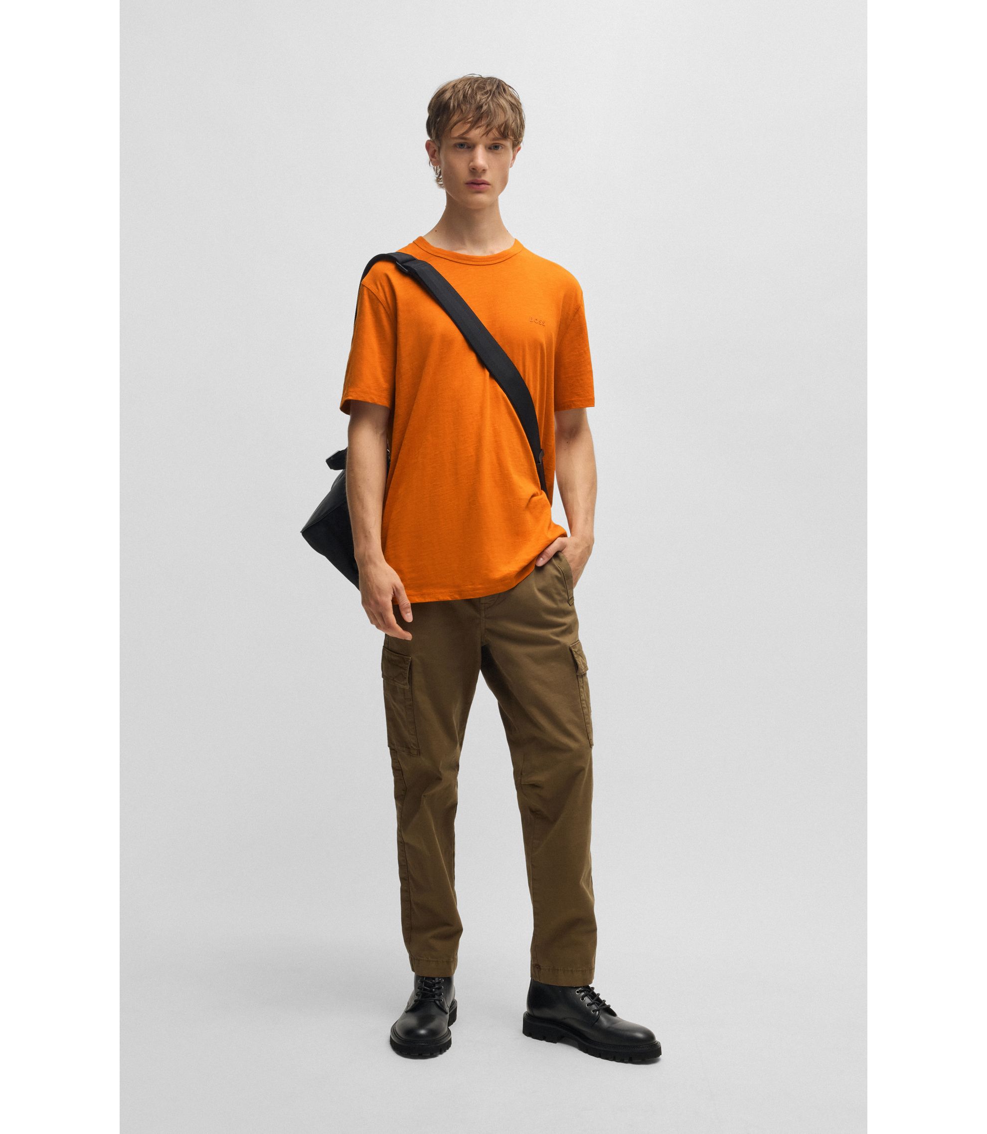 hbna50508243_890_300?wid=1980&