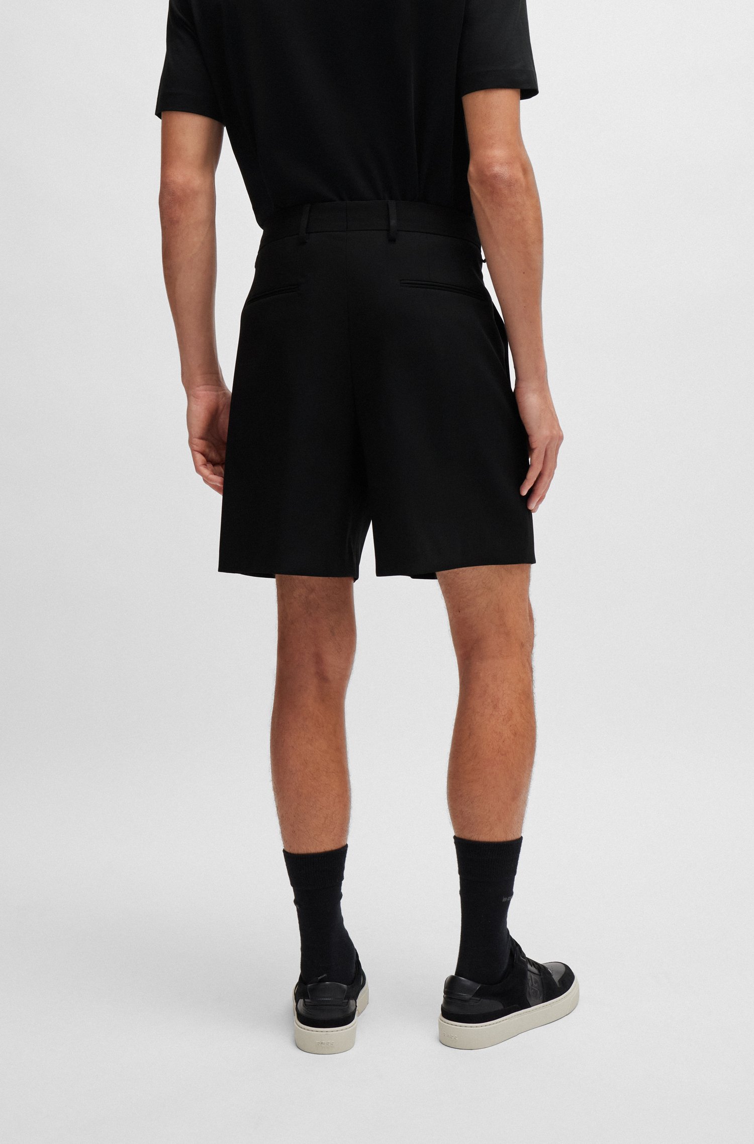 Relaxed-fit shorts stretch virgin wool