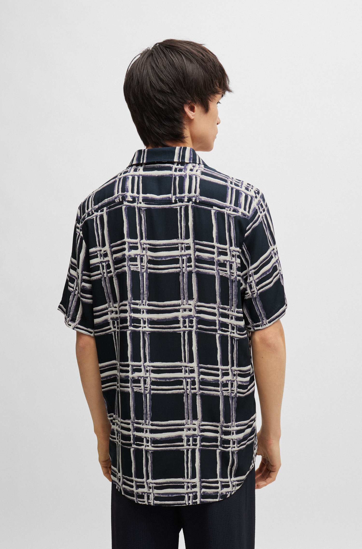 Camisa relaxed fit en lona con estampado abstracto