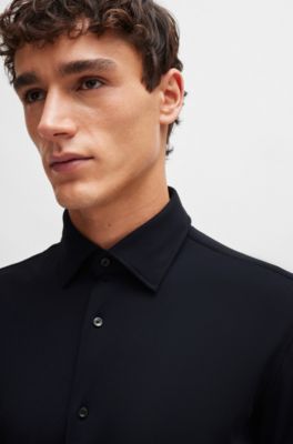 Camisa slim fit de tejido el&aacute;stico t&eacute;cnico, Negro