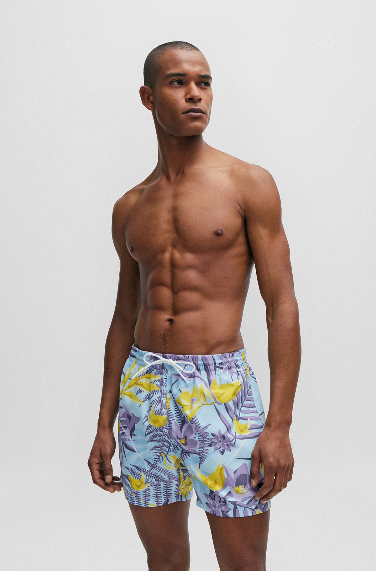 Tropical-print quick-drying swim shorts with logo badge, Purple