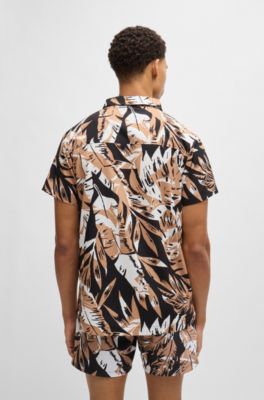 Camisa regular fit en algod&oacute;n con estampado de temporada, Negro