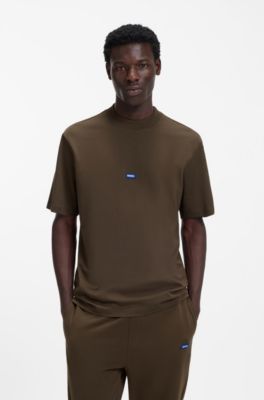 Camiseta de algod&oacute;n con cuello de canal&eacute; e insignia con logo, Marr&oacute;n oscuro