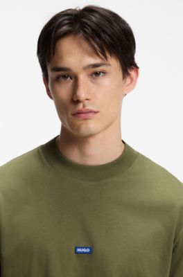 Camiseta de algod&oacute;n con cuello de canal&eacute; e insignia con logo, Cal