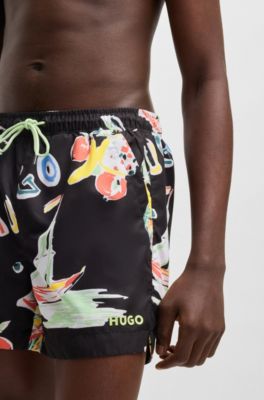 Ba&ntilde;ador tipo shorts de secado r&aacute;pido con estampado integral, Negro