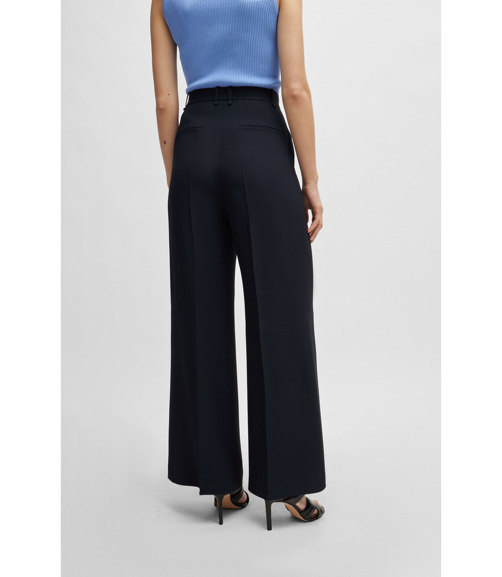 hbna50510115_404_360?wid=1980&