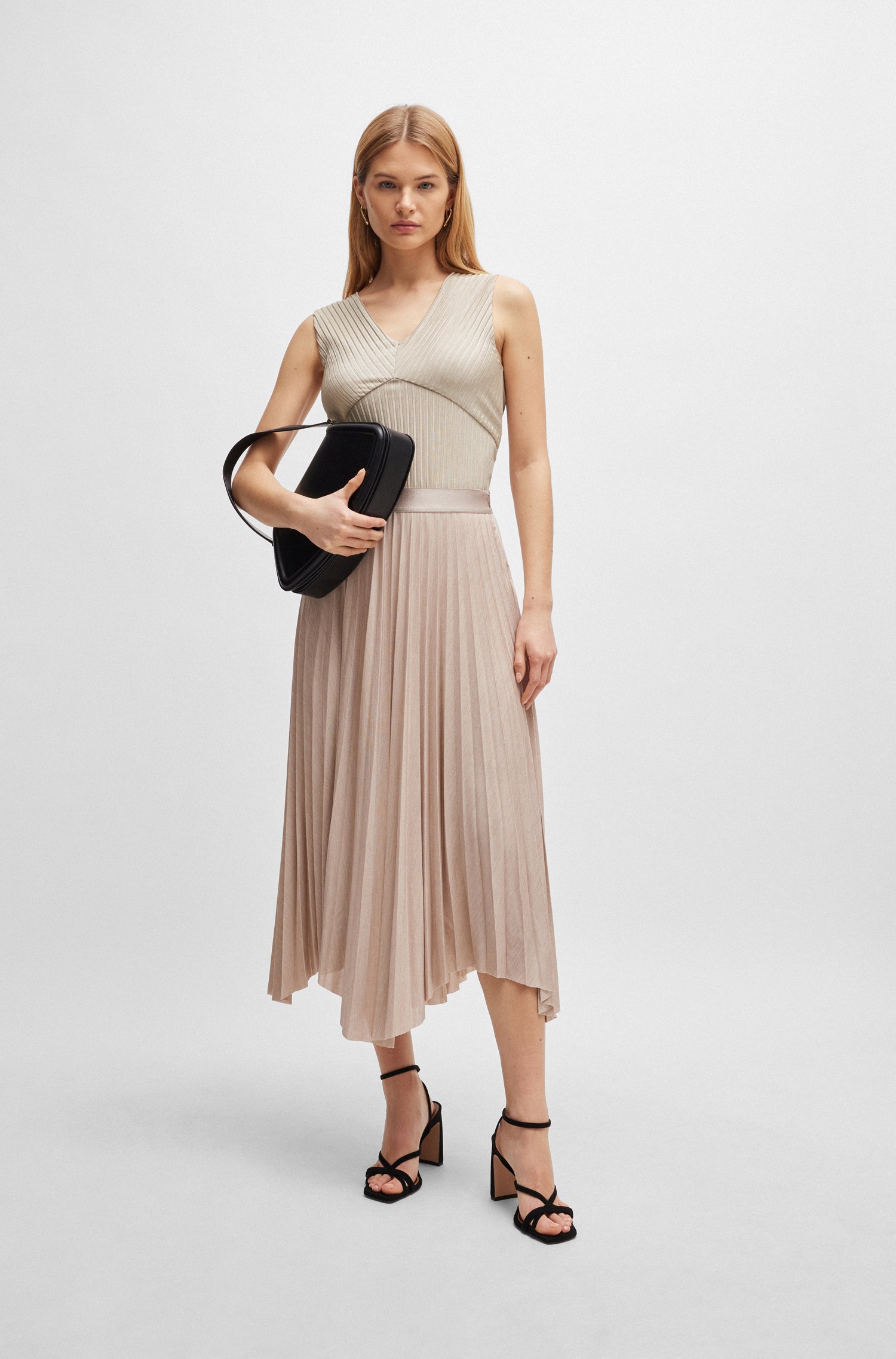 Sleeveless jersey top with V neckline and plissé pleats