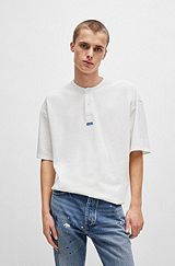 Camiseta loose fit de algodón con cuello Henley, Blanco